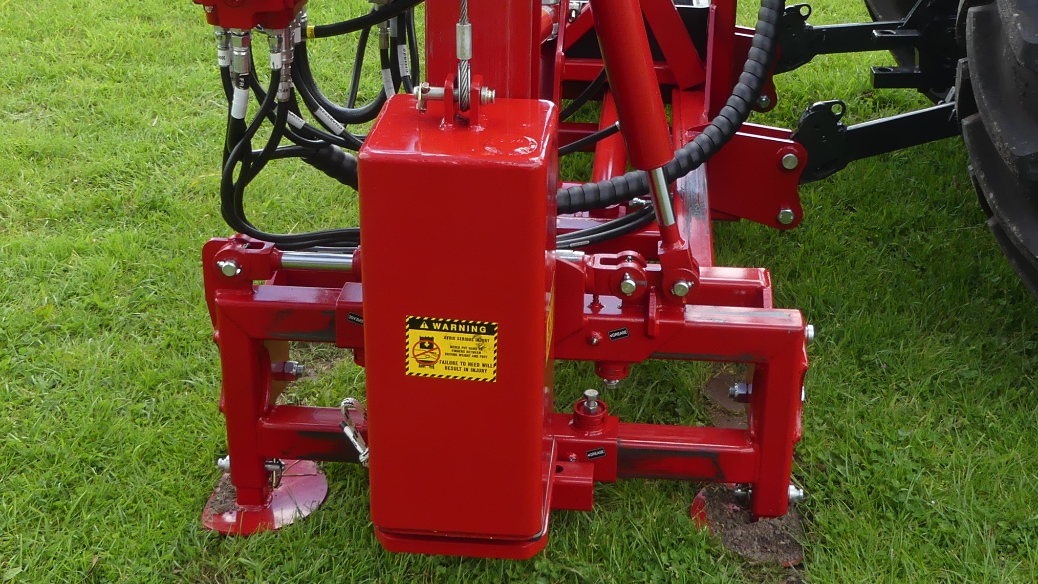 Mast shift base has 300mm of smooth travel and has plastic slides